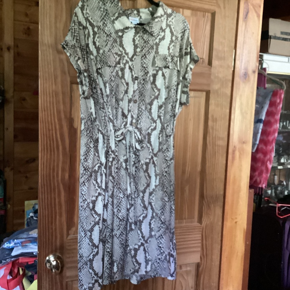 LuLaRoe Stacie Shirtdress in snakeskin print 2XL